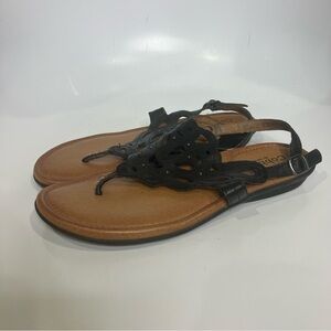 Cobb Hill black leather thong sandals size 9